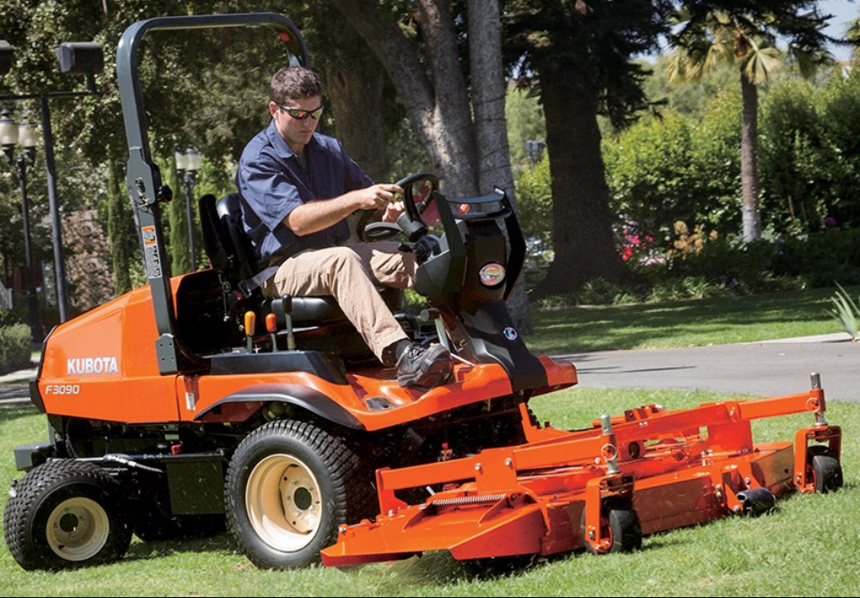 KUBOTAF3890 4 WDFRONTKLIPPER